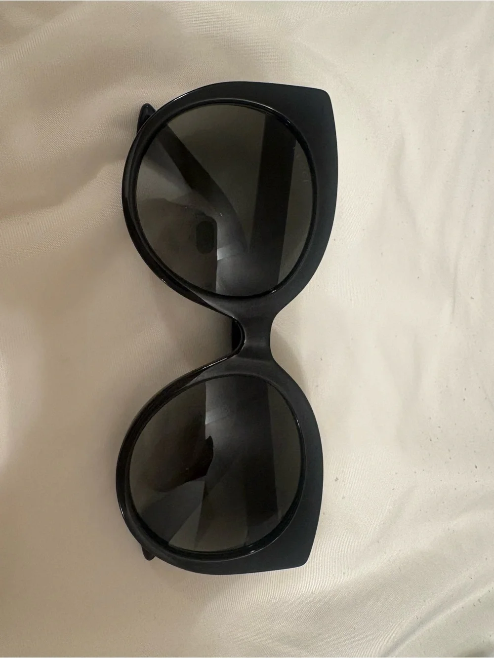 Gucci Black Round Sunglasses with green Case